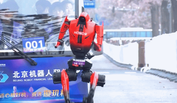 冲线！“闪电”完成2026人形机器人半马