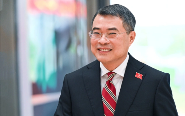 正式接掌越南政府“船舵”：从经济专家到总理，黎明兴面临“增长10%”的高压考卷