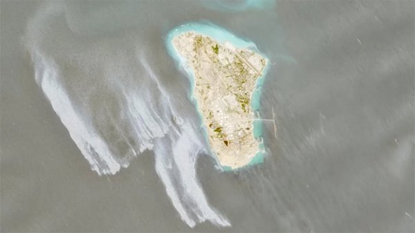 伊朗因储油罐已满而将石油排入海中？伊官员：欧洲油轮干的